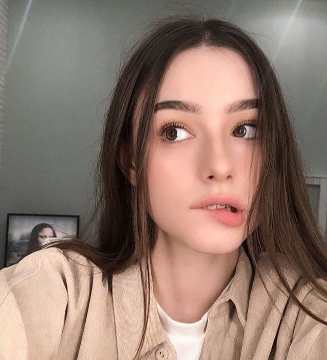 Free Download janda muda yang cantik menikmati main bertiga