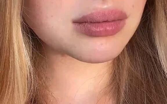 Streaming Link tante kerudung putih mendesah kesakitan